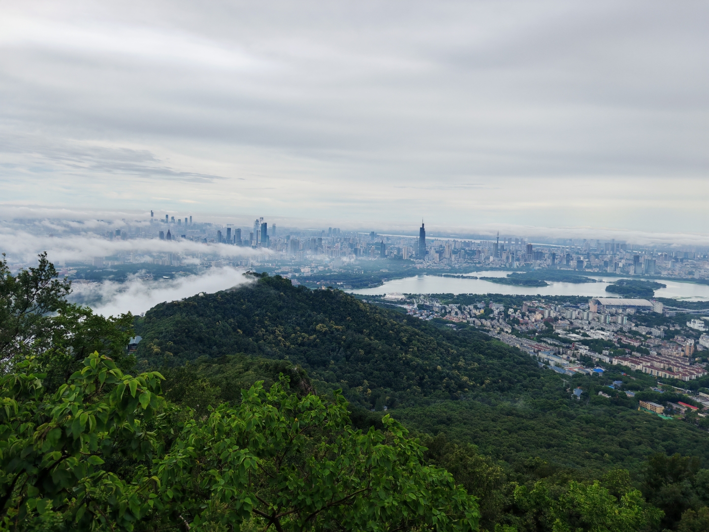 广东宏远训练开放日，清晨临场应变引欢呼，欧超杯在即，纪律约束更严格