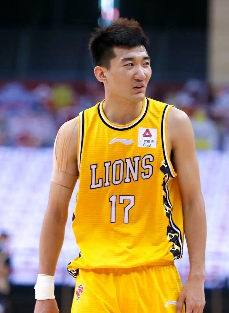 转会期欧篮联焦点战，广厦男篮主帅复盘，气氛紧张，身体对抗强度拉满的简单介绍